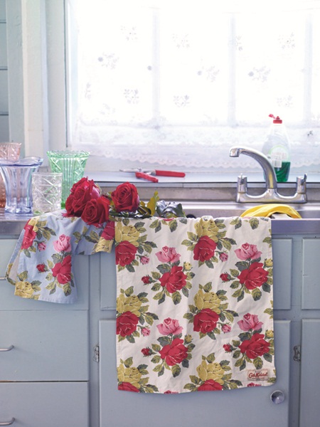 喜歡鄉村生活雜貨的人一定聽過Cath Kidston，其繽紛花